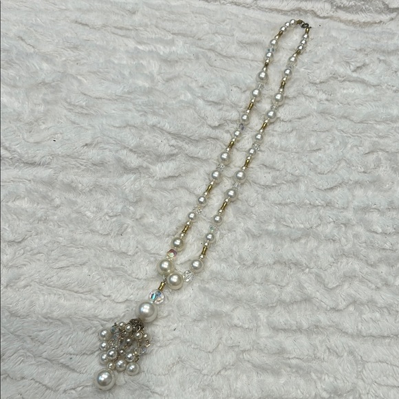 Vintage Gold and White Necklace with Elegant Design - Picture 8 of 10